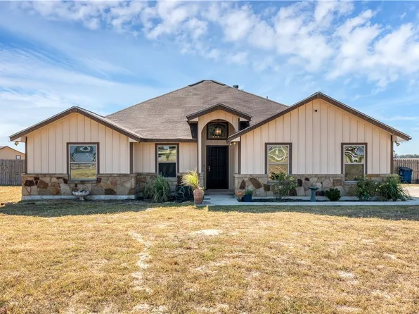 165 Lake View Cir, La Vernia, TX 78121