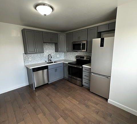 3rd image of 3344 Fillmore St #201