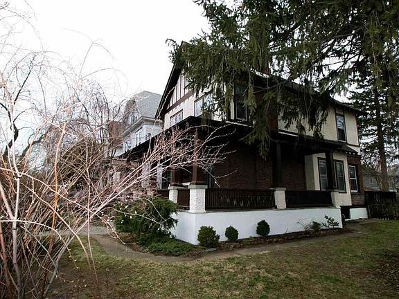 2nd image of 3 Ten Eyck Ave