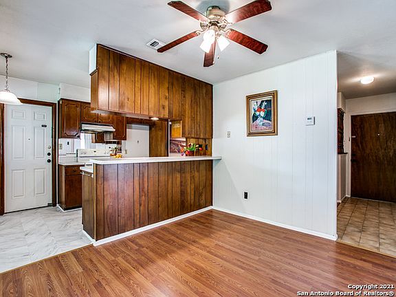 4th image of 124 Cloverleaf Dr