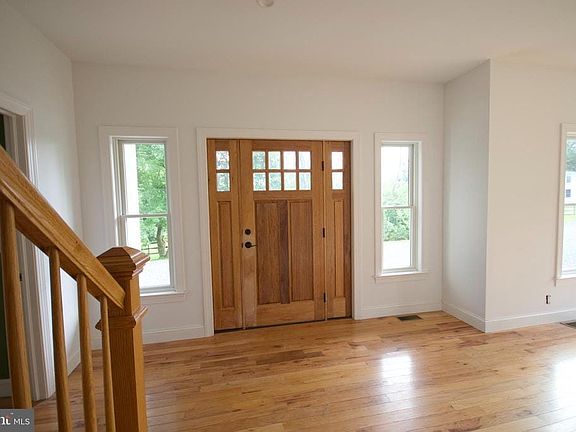 5th image of 46 Washington St