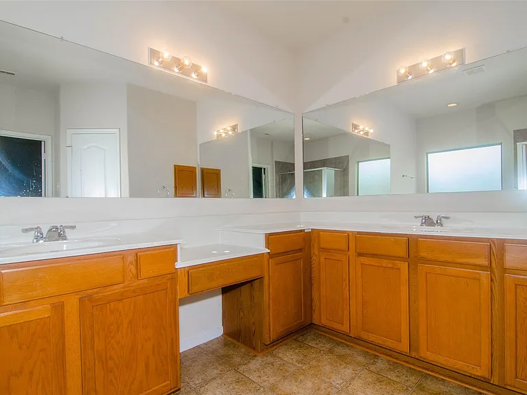 18314 Fairwood Meadow Ct — Photo 13