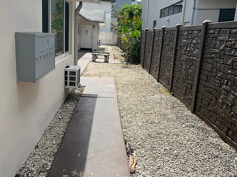 932 NE 16th Ave — Photo 1