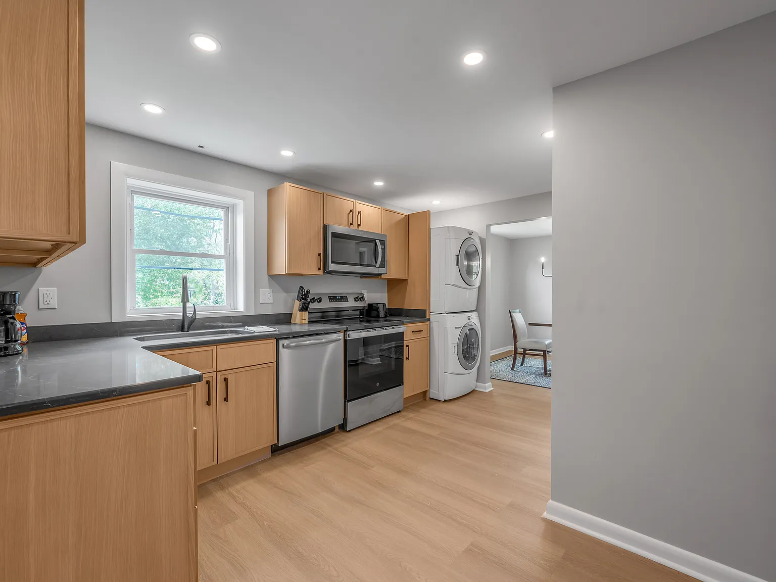2 bed, 900 sqft, $2,400 — Photo 4