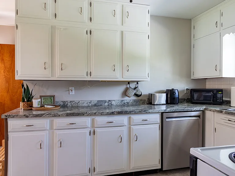 137 W Aaron Dr — Photo 14
