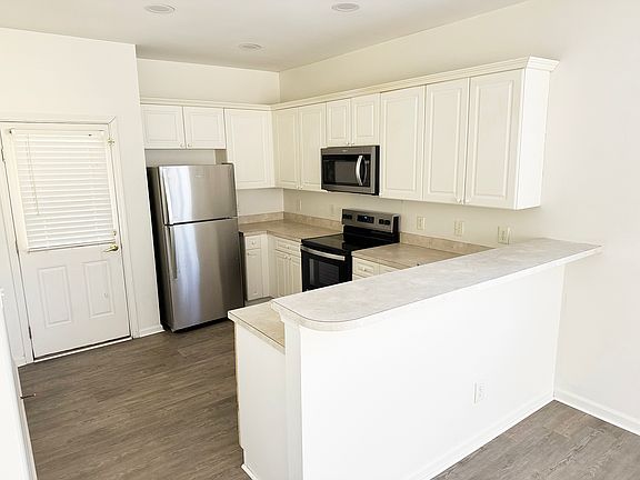 3rd image of 235 Sand Pebble Dr