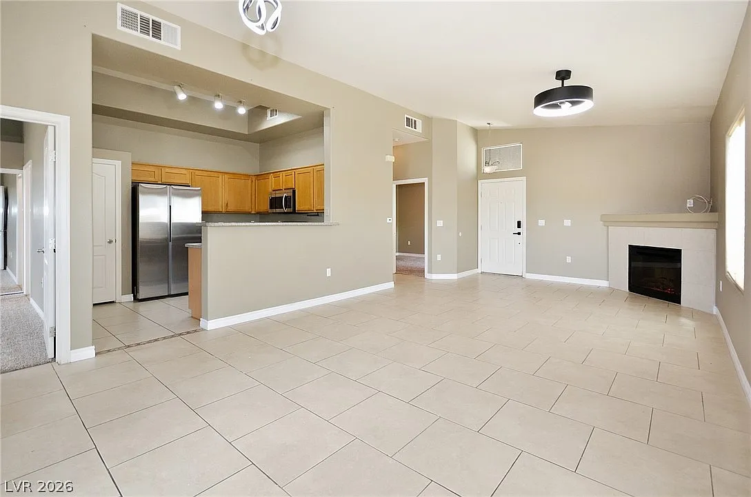 2 bed, 2.0 bath, 1070 sqft, $1,550 — Photo 4
