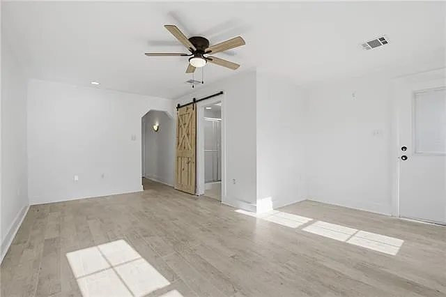 327 Wainwright Dr — Photo 17