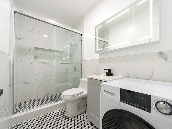 5th image of 161 W 54th St #101B