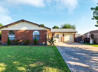 1060 Hargis Ln, Moore, OK 73160