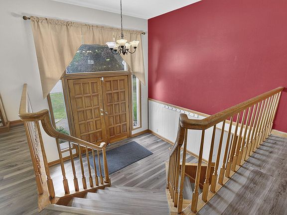 3rd image of 326 Roberts Dr