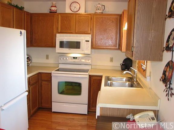 Plenty of space for large family dinners.  Beaiutiful Red Oak Hardwood floors show off the kitchen, dining and living room areas!