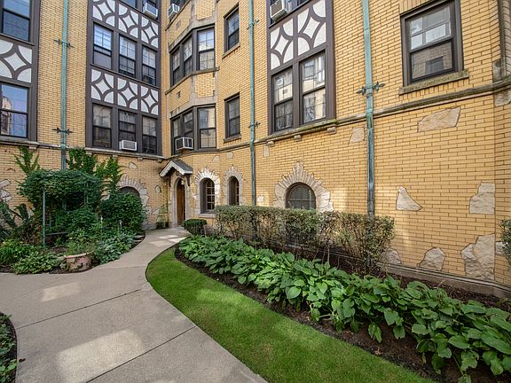 3rd image of 4209 N Kedvale Ave APT 3F