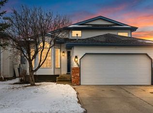 1064 Jones Cres NW, Edmonton, AB T6L 6Y1
