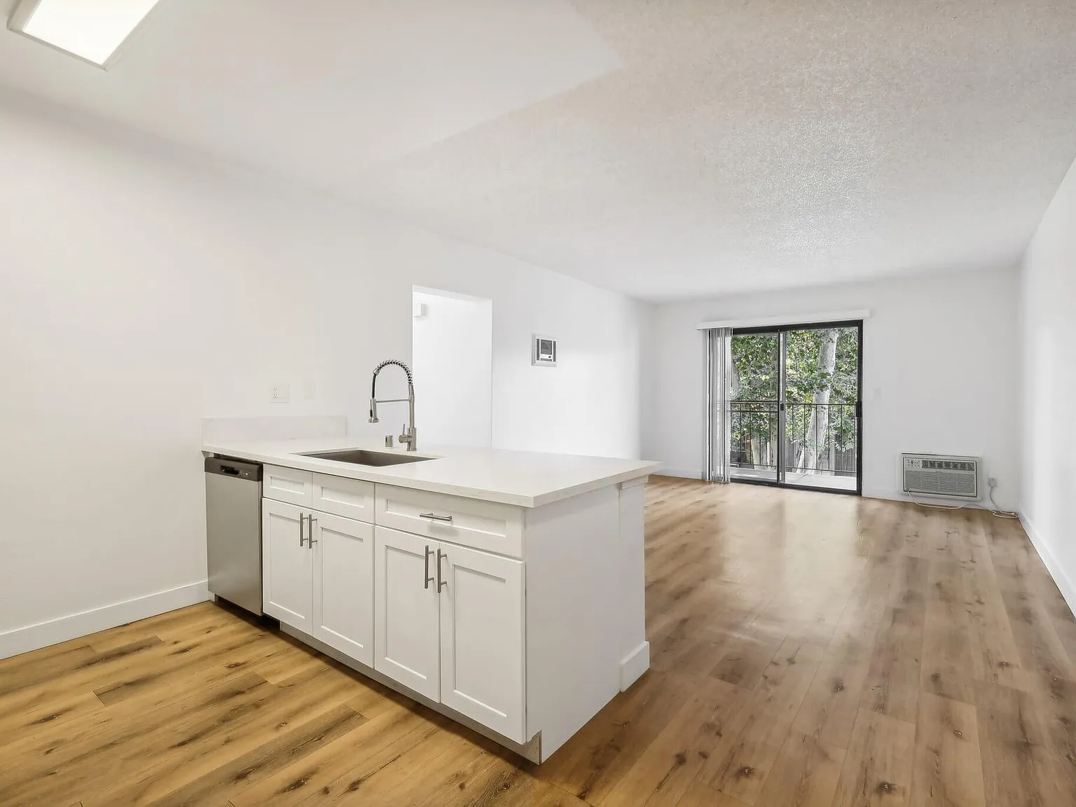 Valle at 9151 Kenwood — Photo 4