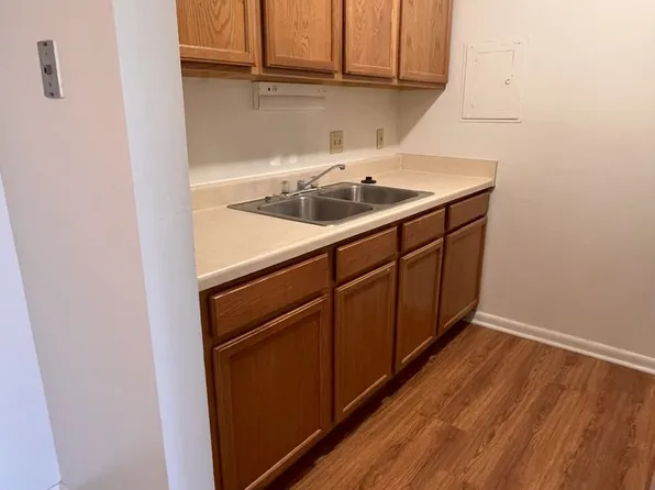 1923 University Dr #F, Cedar Falls, IA 50613