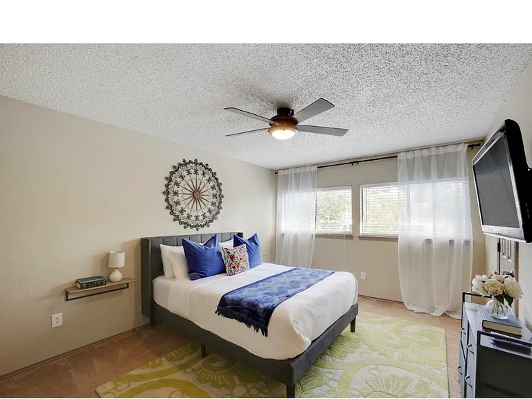 525 Essex Pl — Photo 9