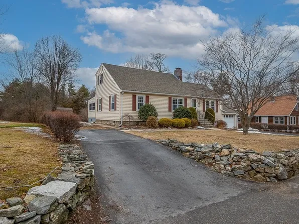 58 Elm St, Hopkinton, MA 01748