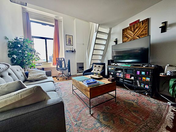 4th image of 310 E 23rd St APT 12C