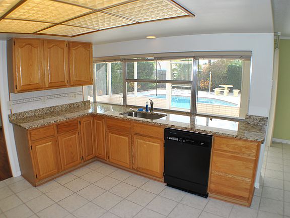 4th image of 165 Sunrise Ave