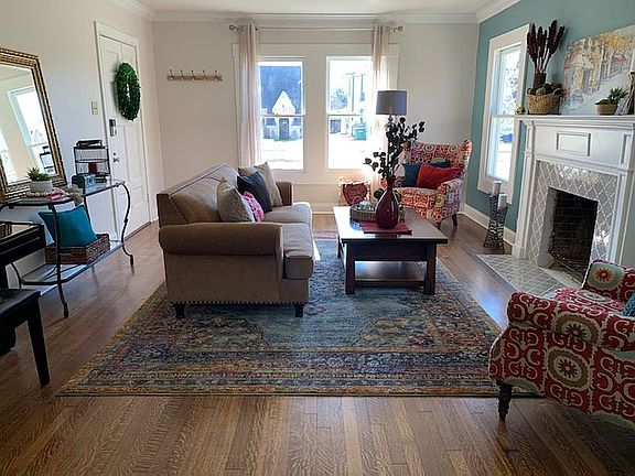 3rd image of 1939 W Gramercy Pl