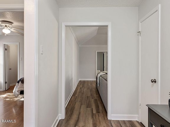 3rd image of 218 Cricklade Ct