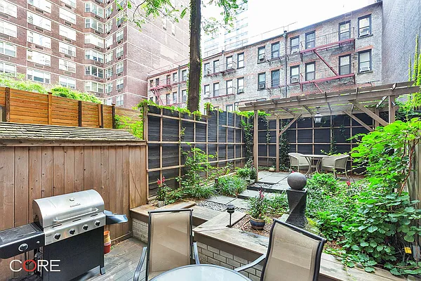 Rented by CORE | media 9