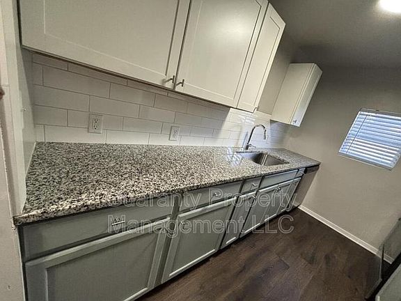 3rd image of 1005 N King Ave