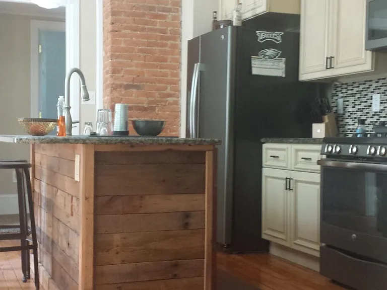 143 E 7th Ave #1 — Photo 1