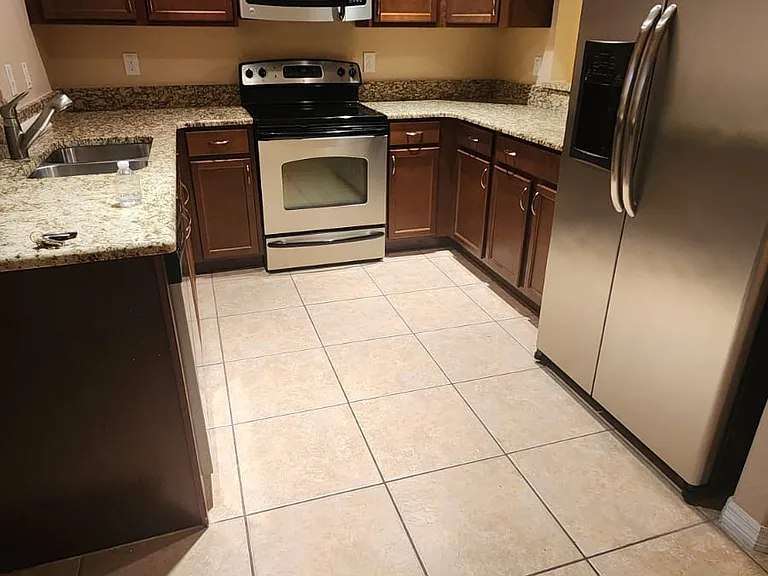 372 Carina Cir — Photo 4