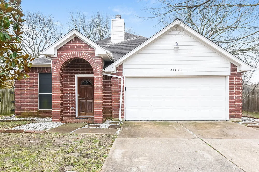 3 bed, 2.0 bath, 1741 sqft, $2,005 — Photo 1