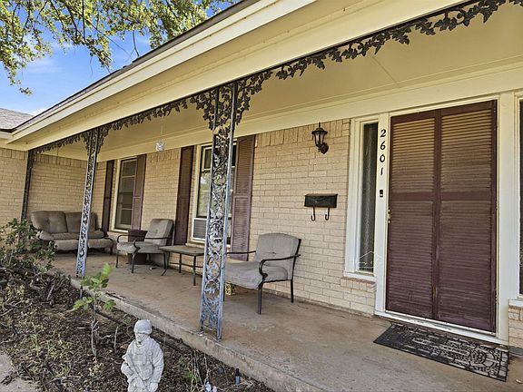 3rd image of 2601 N Leighton Cir
