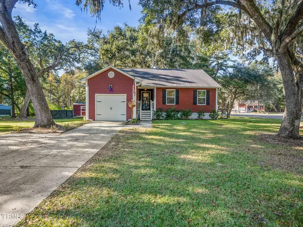 27 Canopy Ln, Saint Helena Island, SC 29920