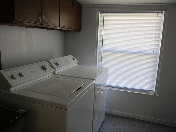 Laundry Room (Washer&Dryer Included)