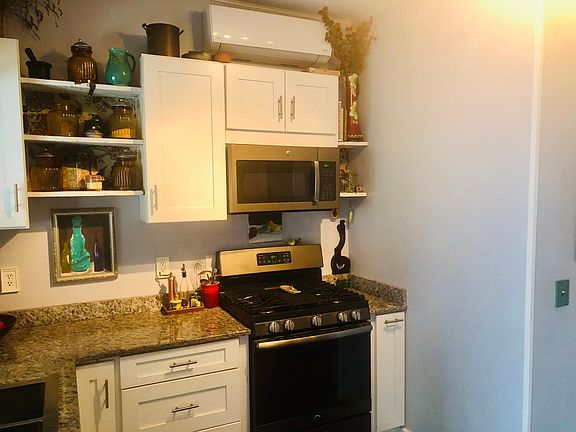 2nd image of 222 1st St #2