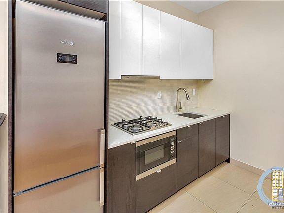 3rd image of 212 Hancock St APT 4