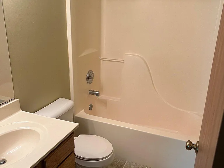 2626 E Oakbrook Dr #B — Photo 8