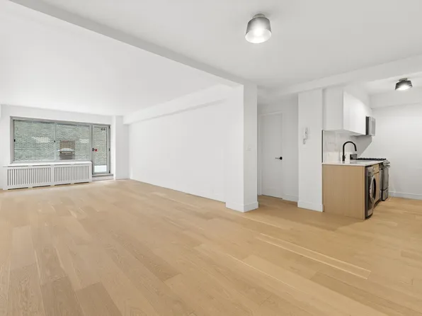 225 East 46th Street image 1 of 7