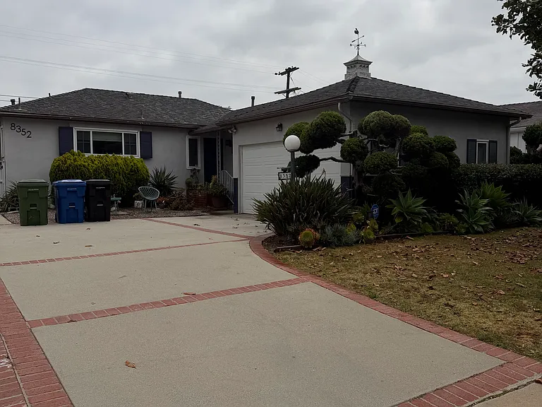 8352 Georgetown Ave — Photo 3