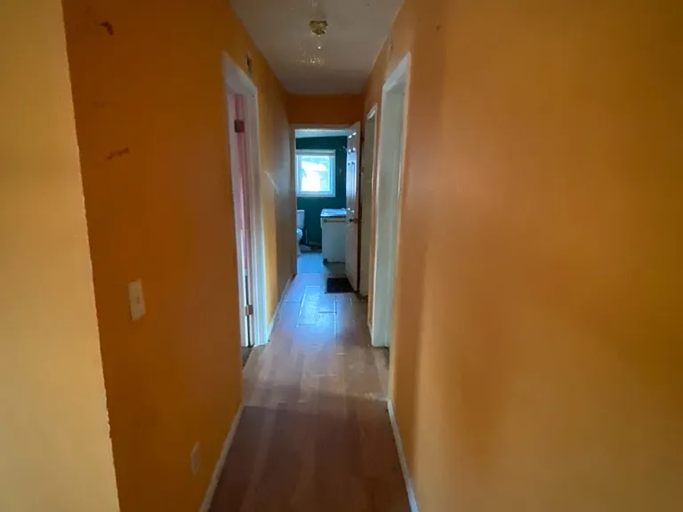 708 W Jones St — Photo 11