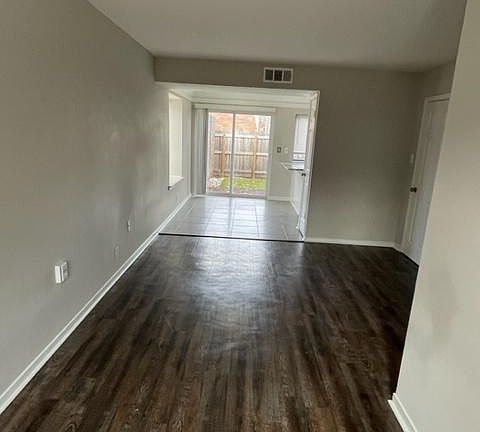 3rd image of 1896 Poplar Woods Cir E APT 1