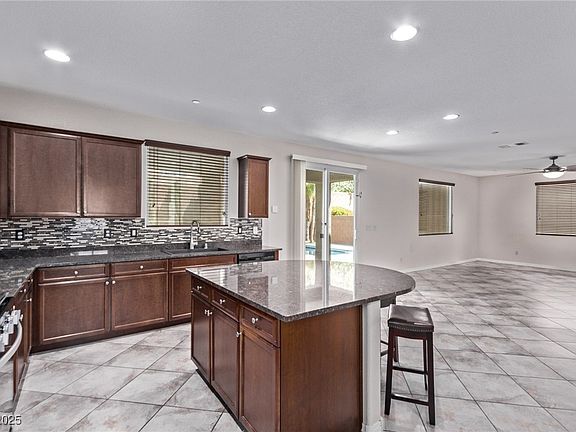 5th image of 1136 Buckhorn Cove St