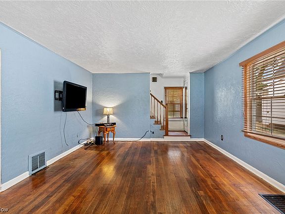 5th image of 2751 Oakwood Dr