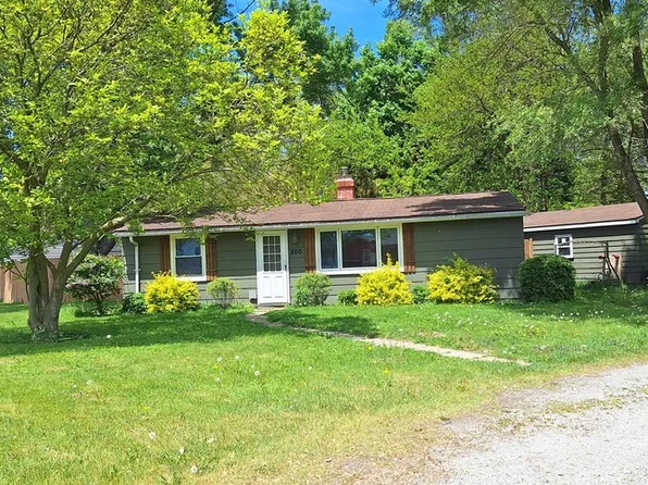 200 Arrowhead Trl, Porter, IN 46304