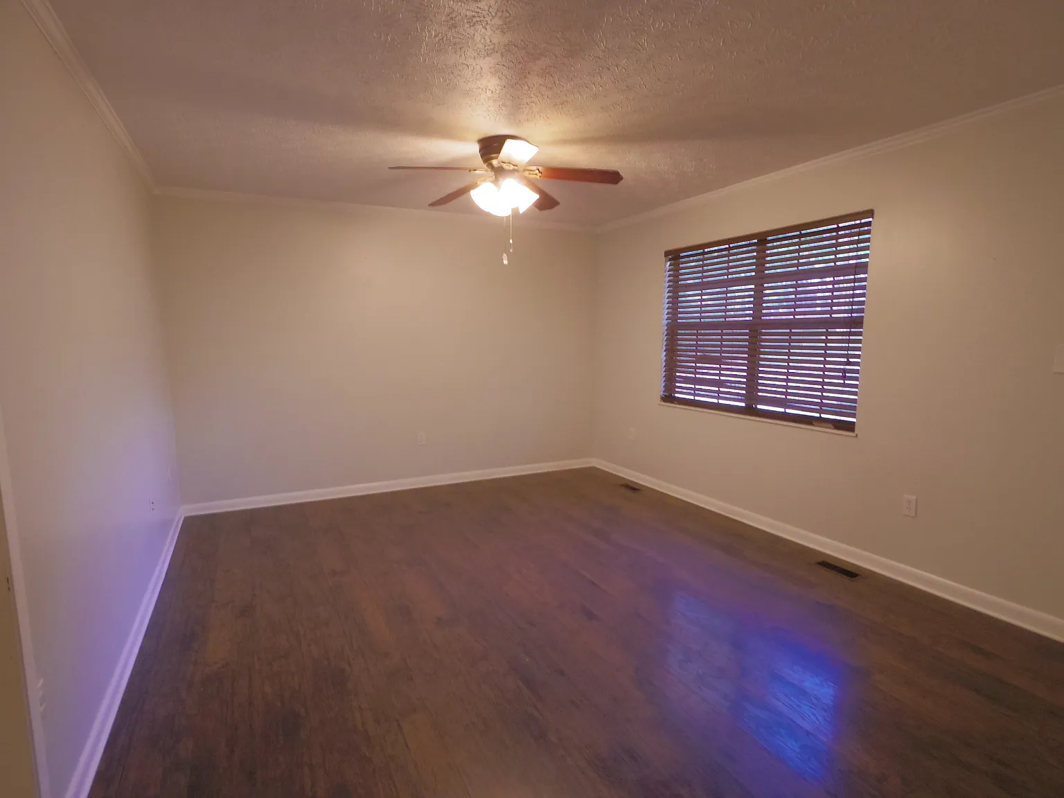 3 bed, 1008 sqft, $1,800 — Photo 3