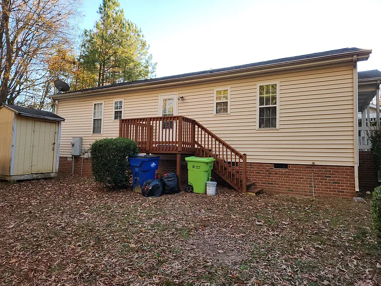 860 Darby St — Photo 12