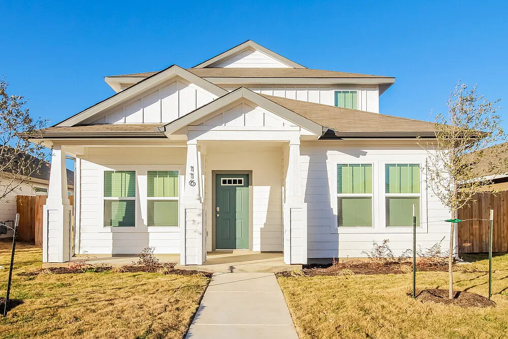 4 bed, 2.5 bath, 2360 sqft, $2,325 — Photo 1