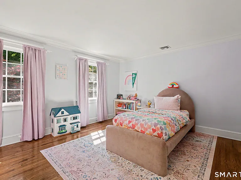 51 Squires Ln — Photo 22