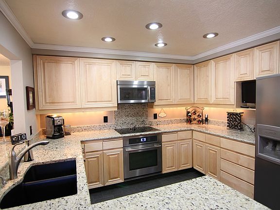 Maple Cabintry & Slate Tile