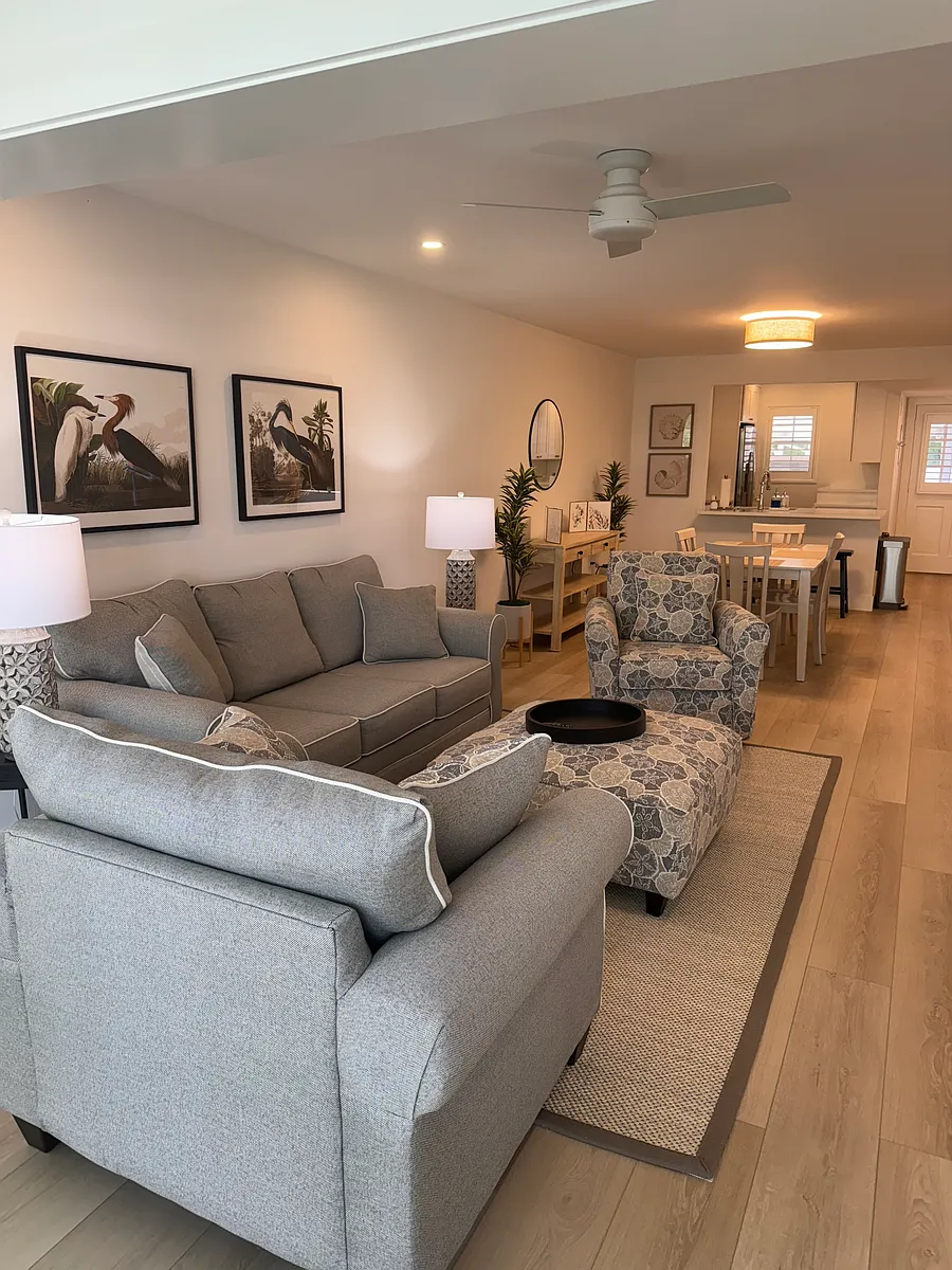 Photo 1 of 37 - 252 Banyan Blvd #252 - Naples, FL Primary Photo - 252 Banyan Blvd #252